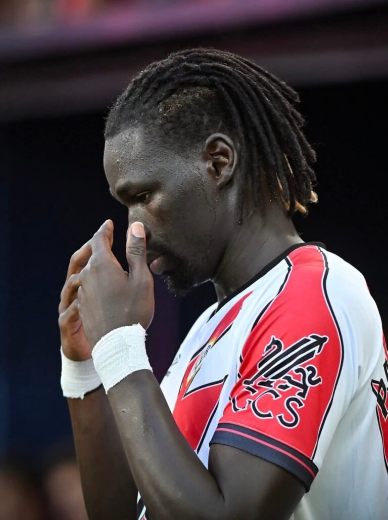 Pathé Ciss quitte le terrain sur civière après une blessure musculaire inquiétante