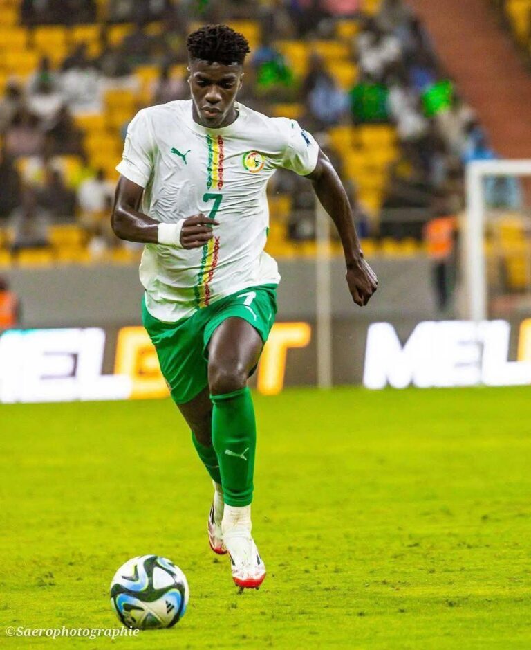 CAN : Cesc Fàbregas et Pape Thiaw en Désaccord sur le Cas d&rsquo;Assane Diao